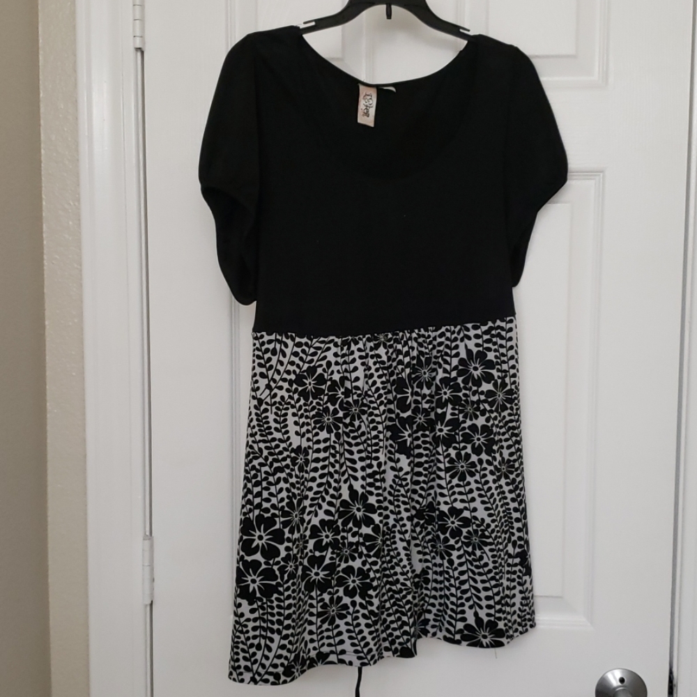 Black and White Top